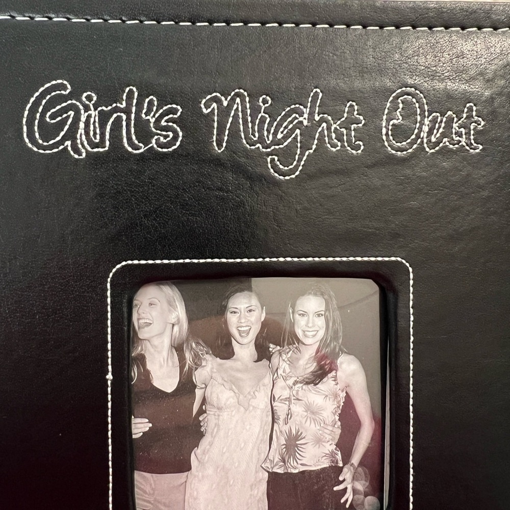 Sixtrees 'Girl's Night Out' Imitation Leather w/White Stitch Photo Album 4" x 6" - Picture 8 of 10